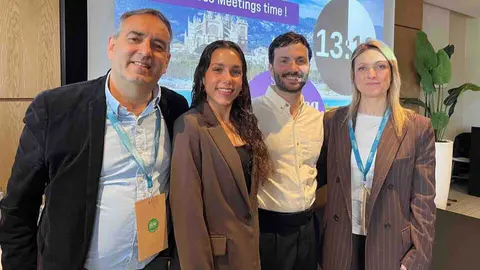 Vincent Titard, sales Executive & Mice de Blau Hotels con el resto del equipo del hotel y de la empresa organizadora del evento.