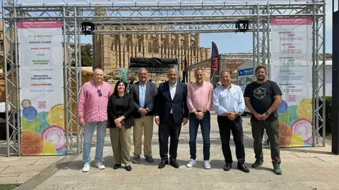De izquierda a derecha, Lorenzo Vidal, socio de Unisport Consulting; la regidora de Econom&iacute;a y Comercio del Ayuntamiento de Palma, Guadalupe Ferrer; el presidente de la FERIB, Alfonso Robledo; el alcalde de Palma, Jaime Mart&iacute;nez; el director general de AgenciaCom, Antoni Martorell; el director de Unisport Consulting, Manuel Hern&aacute;ndez; y el CEO de Barra Lliure, Matias Provvidenti.