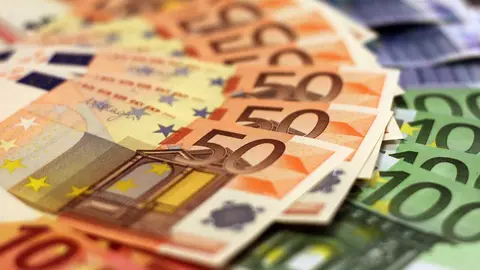  Dinero. (Imagen de moerschy en Pixabay) 