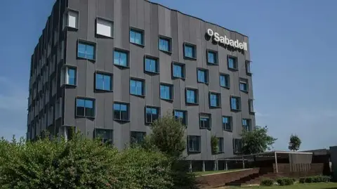  Banco Sabadell. (Banco Sabadell) 