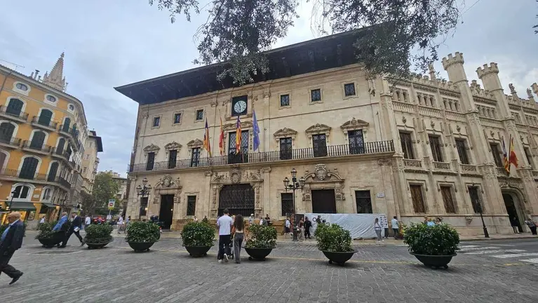 Vista general de la fachada del Ayuntamiento de Palma.