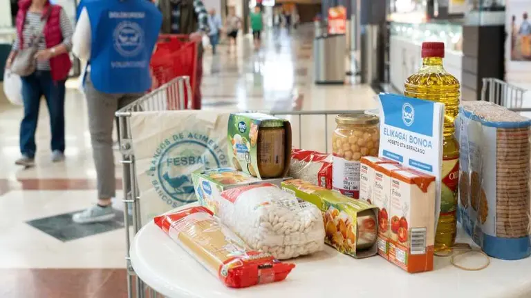 Leioa 25-05-2024 Operaci&oacute;n Kilo Banco de Alimentos en el hipermercado EROSKI Artea &copy; MITXI