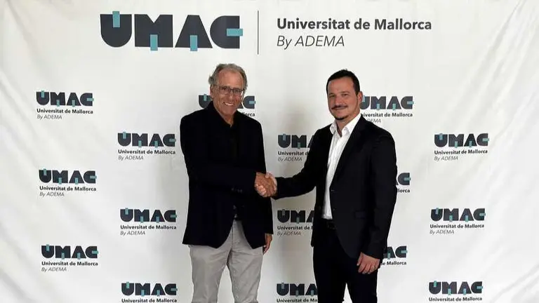 Imagen tras la firma del convenio. (UMAC)
