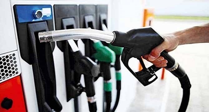 <p> El coste de la gasolina ha disminuido un 2% en los últimos siete días (Archivo). </p>
