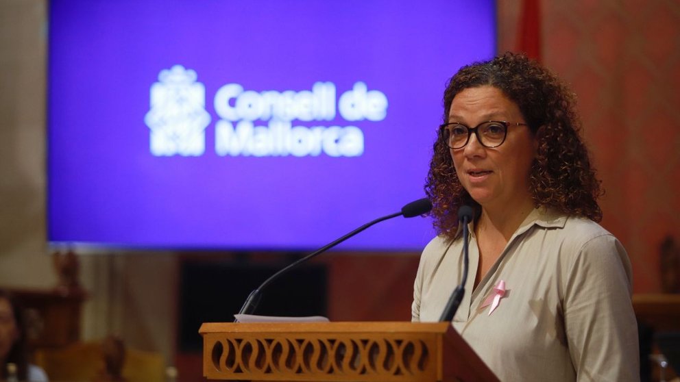 La presidenta Cladera durante su discurso del debate sobre el estado de Mallorca.