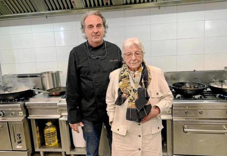 Antonia Cantallops junto a su hijo el chef Tomeu Torrens.