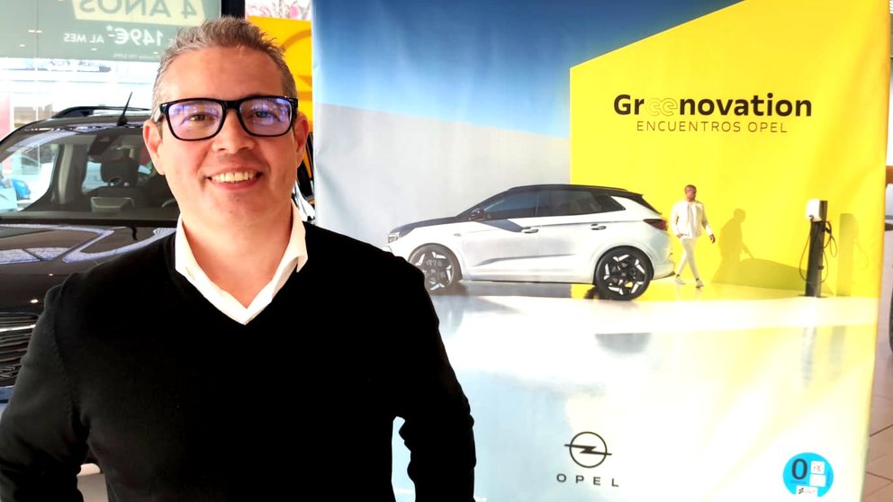 Melchor Fons es el jefe de ventas de Isleña de Motores Opel en Palma.