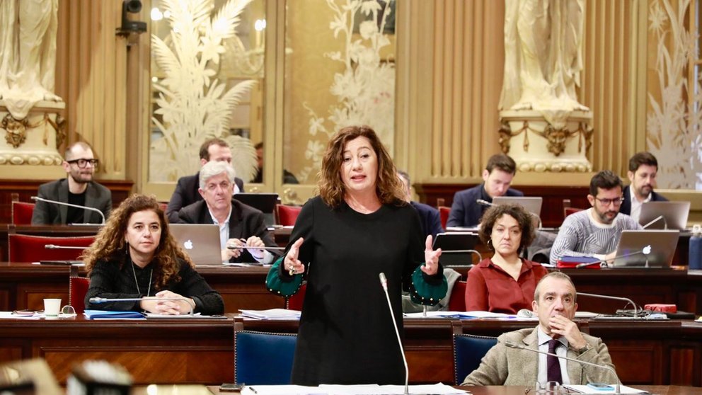 La presidenta Francina Armengol en el pleno del Parlament.