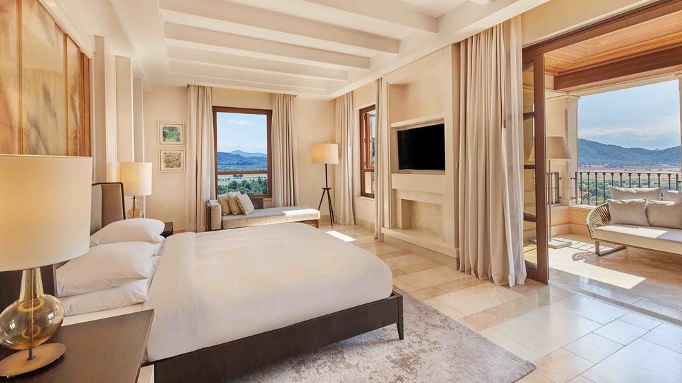 Una de las lujosas habitaciones del hotel Cap Vermell.