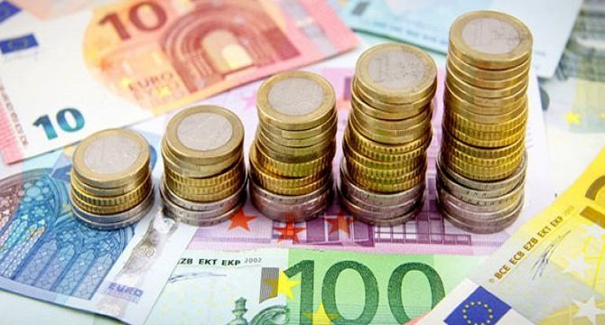  El saldo de la deuda del Estado se elevó a 1,36 billones de euros, con un incremento interanual del 7%. (Archivo) 