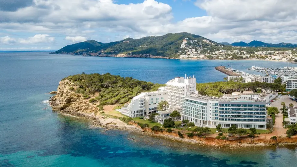 Imagen del Sol Beach House Ibiza, uno de los hoteles afectados por la operaci&oacute;n con Banca March.