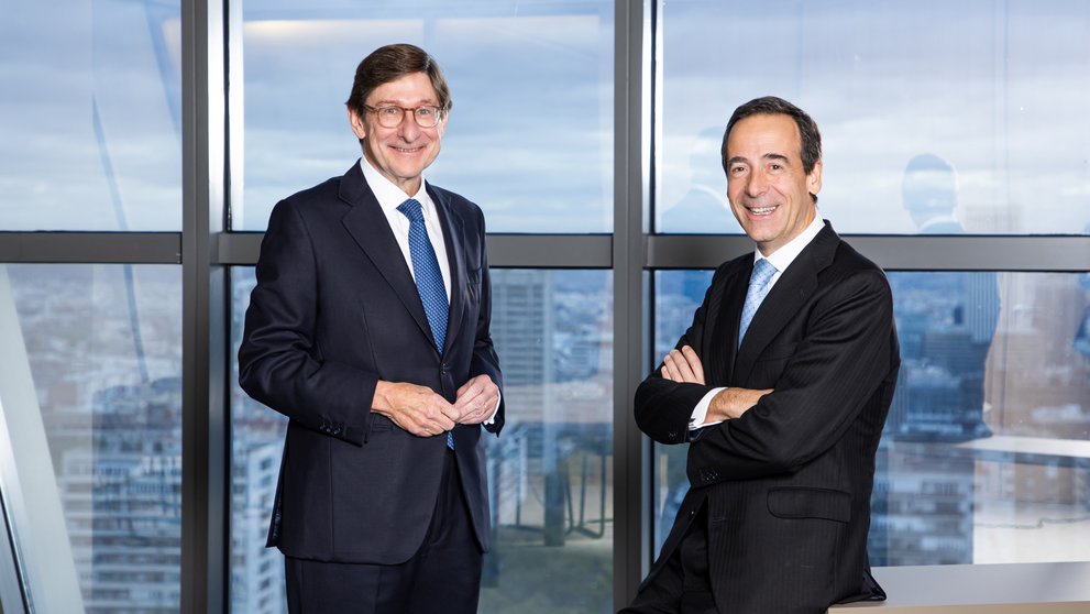 osé Ignacio Goirigolzarri, presidente de CaixaBank, y Gonzalo Gortázar, consejero delegado de la entidad.