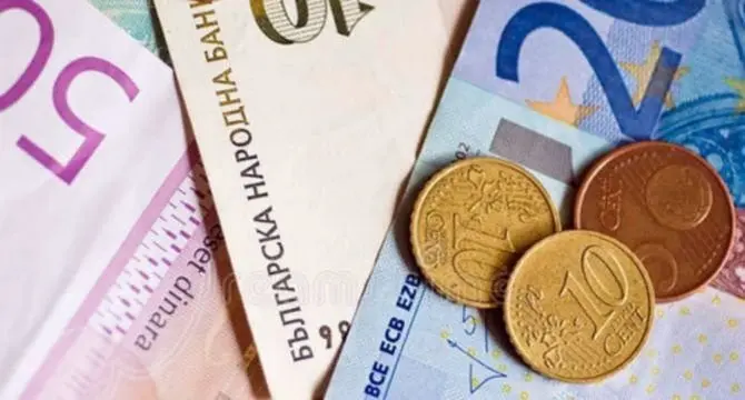  De cara a los pr&oacute;ximos meses, el 59% de los encuestados espa&ntilde;oles afirma que va a disminuir  su gasto en vacaciones, mientras que el 51% tendr&aacute; que reducir la cantidad de  dinero que ahorra. (Archivo) 