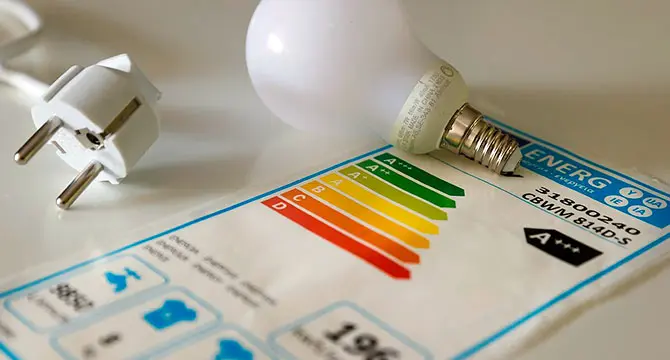  La electricidad es un 58,7% m&aacute;s barata que hace un a&ntilde;o. (Archivo) 