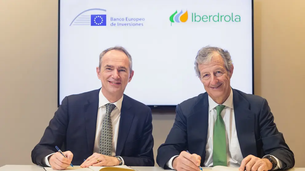  Jean-Christophe Laloux, director general de Operaciones para la UE del BEI, y Jos&eacute; Sainz Armada, director de Finanzas, Control y Desarrollo Corporativo de Iberdrola. 
