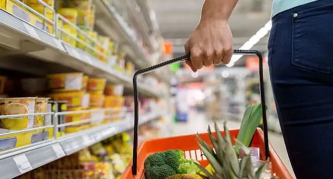  En t&eacute;rminos generales, los consumidores son m&aacute;s optimistas respecto a la situaci&oacute;n econ&oacute;mica general que en relaci&oacute;n con la situaci&oacute;n de su econom&iacute;a dom&eacute;stica. (Archivo) 