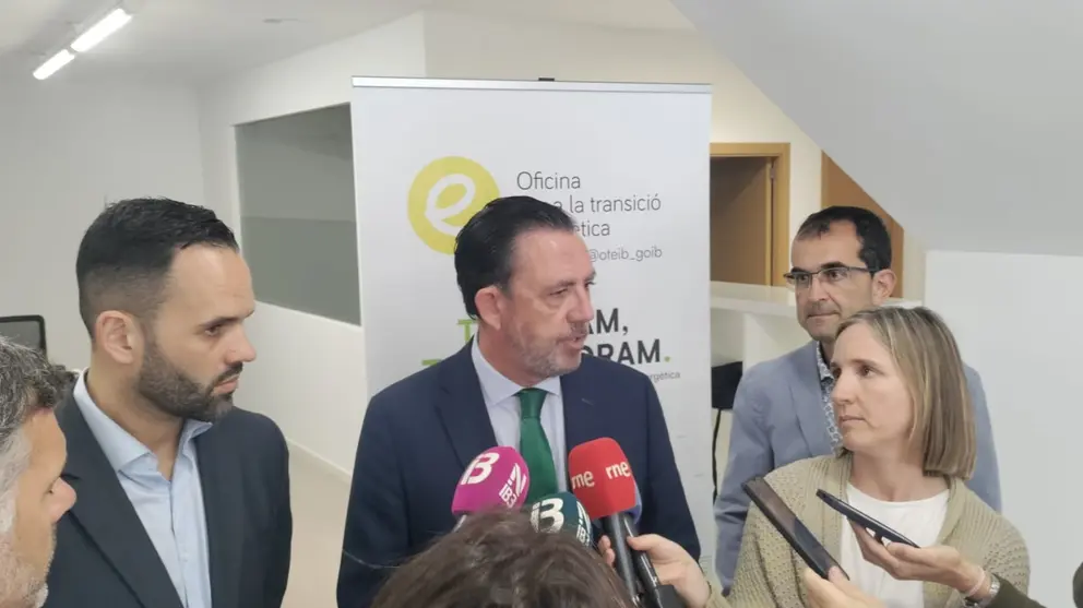 El conseller de Empresa, Empleo y Energ&iacute;a, Alejandro S&aacute;enz de San Pedro, ha informado sobre las propuestas.