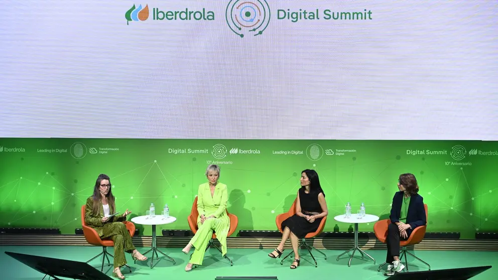  Mesa redonda de la d&eacute;cima edici&oacute;n del Digital Summit de Iberdrola. 