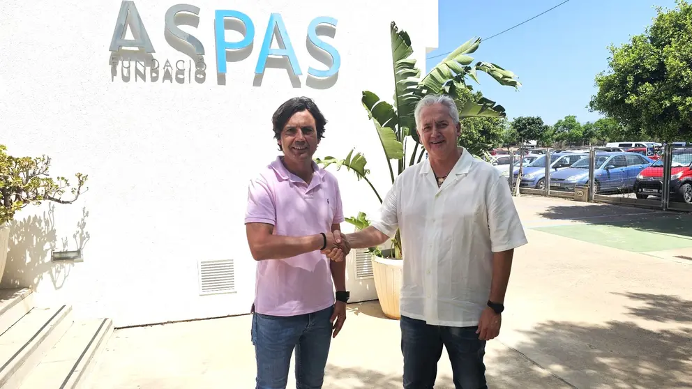 Imagen del presidente de la Escuela Universitaria ADEMA, Diego Gonz&aacute;lez, y el director gerente de la Fundaci&oacute;n ASPAS, Jaime Ferrer.