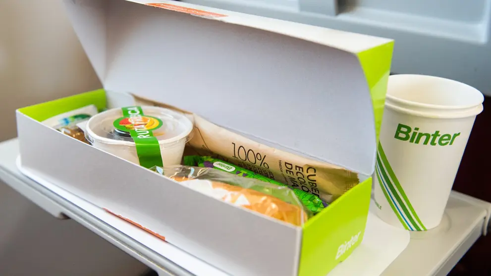 Progresivamente, la aerol&iacute;nea introducir&aacute; cambios en su packaging para reducir los desperdicios a bordo. (Archivo)