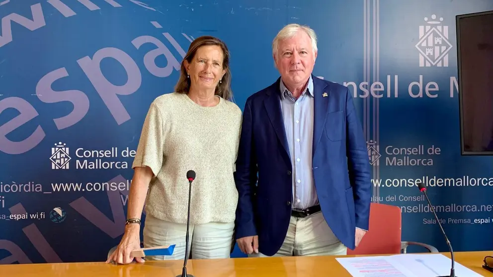 El consejero de Turismo, Jos&eacute; Marcial Rodr&iacute;guez, y la directora insular de Turismo por la Oferta y la calidad, Clara del Moral.