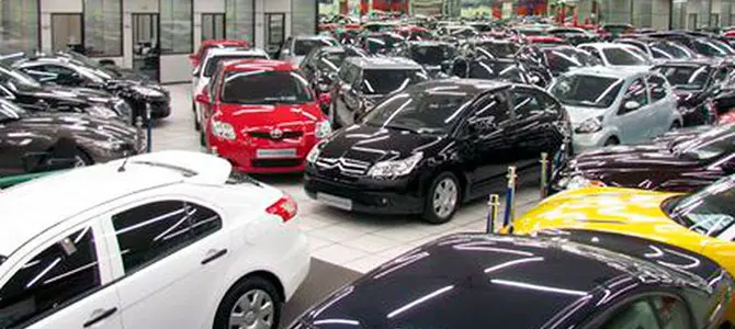  Hasta agosto, las ventas de los coches usados de hasta cinco a&ntilde;os de antig&uuml;edad representaban una de cuatro compras por parte de los usuarios. (Archivo) 