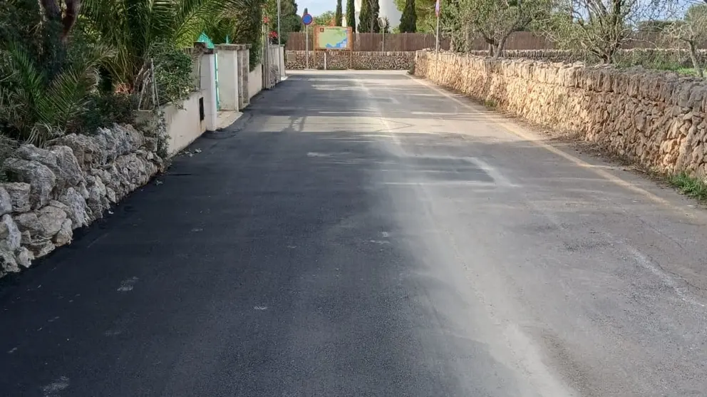 Imagen del asfaltado. (Ayuntamiento de Santany&iacute;)