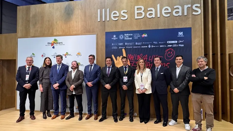 Pep Aloy, director general de Turismo de les Illes Balears; Ant&ograve;nia Roca, vicepresidenta primera y consejera ejecutiva de Cultura y Patrimonio del Consell Insular de Mallorca; Jaume Bauz&aacute;, consejero de Turismo, Cultura y Deportes de les Illes Balears; &Aacute;lvaro Mart&iacute;nez, CEO de Mallorca Live Festival; Antoni Costa, Vicepresidente y Consejero de Econom&iacute;a, Hacienda e Innovaci&oacute;n; Juan Antonio Amengual, alcalde de Calvi&agrave;; Pedro Vidal, secretario auton&oacute;mico de Cultura y Deportes del Govern de les Illes Balears; Jana Peiro, directora de Pasaje y Marketing de Trasmed; Gerardo Bermejo, chief financial officer de Goldcar; Pep Roig, director de Logitravel, y Pau Forner, director de Marketing y Patrocinios de Mallorca Live. (Mallorca Live Festival)
