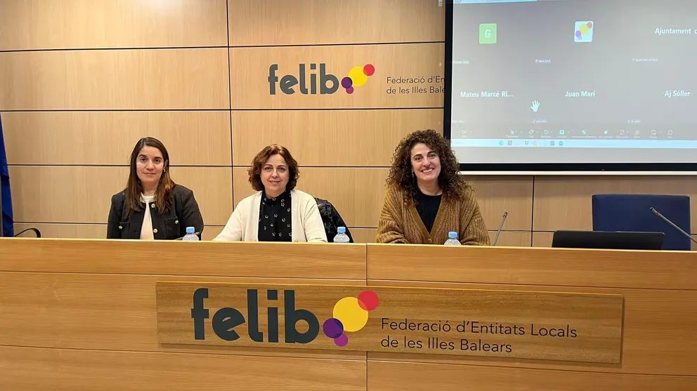 Movilidad se re&uacute;ne con los ayuntamientos para invitarles a realizar aportaciones al proyecto del decreto de tarifas del taxi durante el proceso de exposici&oacute;n p&uacute;blica
