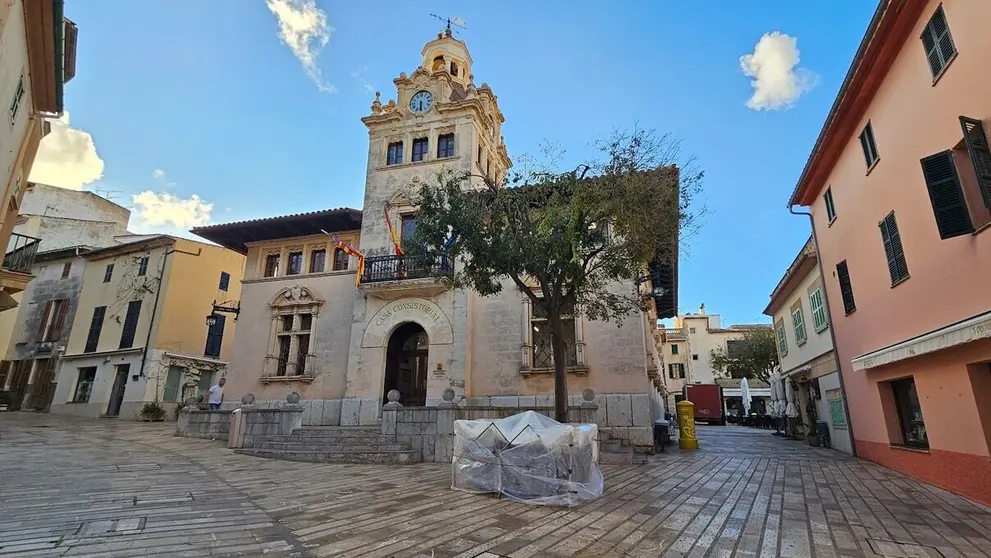 Portada del Ayuntamiento de Alcudia.