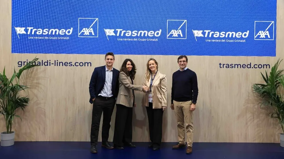 De izquierda a derecha, Rub&eacute;n Tabero Dom&iacute;nguez, Manager Comercial de Viaje en AXA Partners; Cristina Pascual Soto, Desarrollo de Negocio Viaje en AXA Partners; Jana Peir&oacute;, directora de Pasaje y Marketing de Trasmed; Miguel Pardo, director de Relaciones Institucionales del Grupo Grimaldi en Espa&ntilde;a, en FITUR