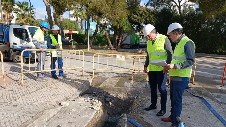 El equipo directivo de distribuci&oacute;n de Endesa visita las obras del plan de mejora de la red en la zona tur&iacute;stica del Port d'Alc&uacute;dia