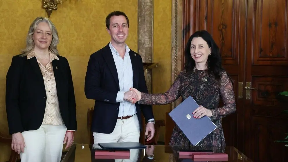 El Consell de Mallorca y la UNED Illes Balears firman un convenio de colaboraci&oacute;n para ampliar la formaci&oacute;n de trabajadores de los ayuntamientos