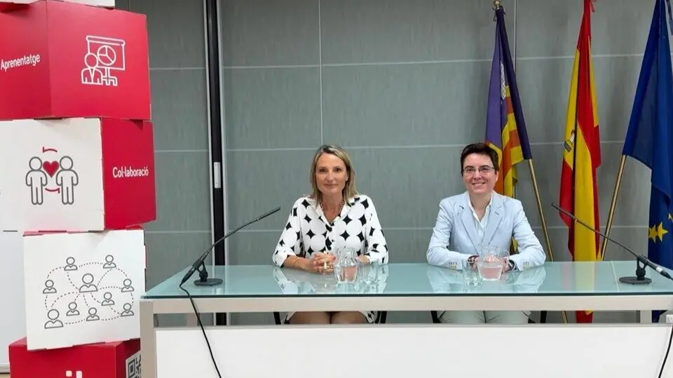 Imagen durante la presentaci&oacute;n de los queques. (Caib)