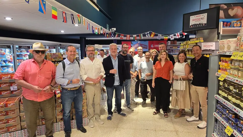 Proveedores de productos de importaci&oacute;n y responsables de Eroski en Baleares. (Eroski)