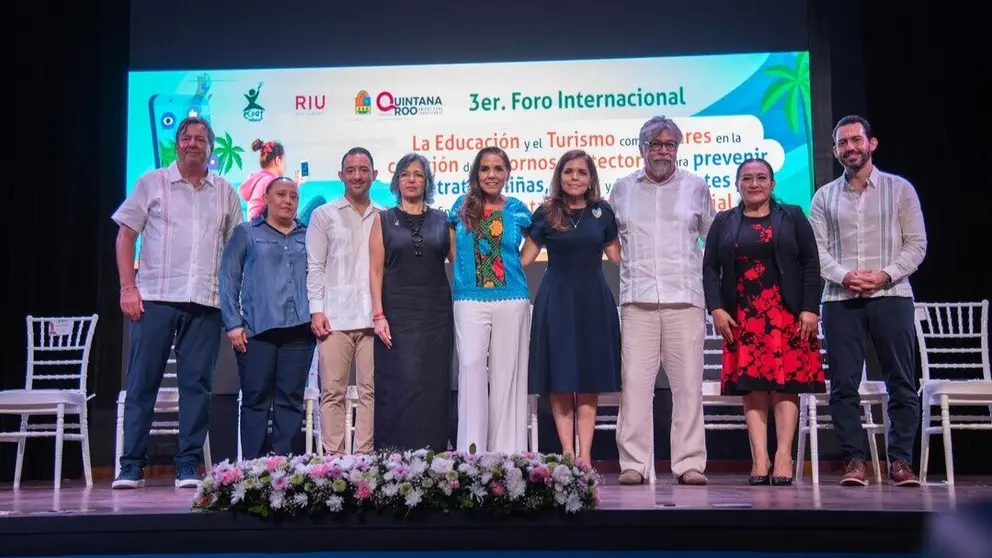 Imagen de familia durante el evento. (RIU Hotels & Resorts)