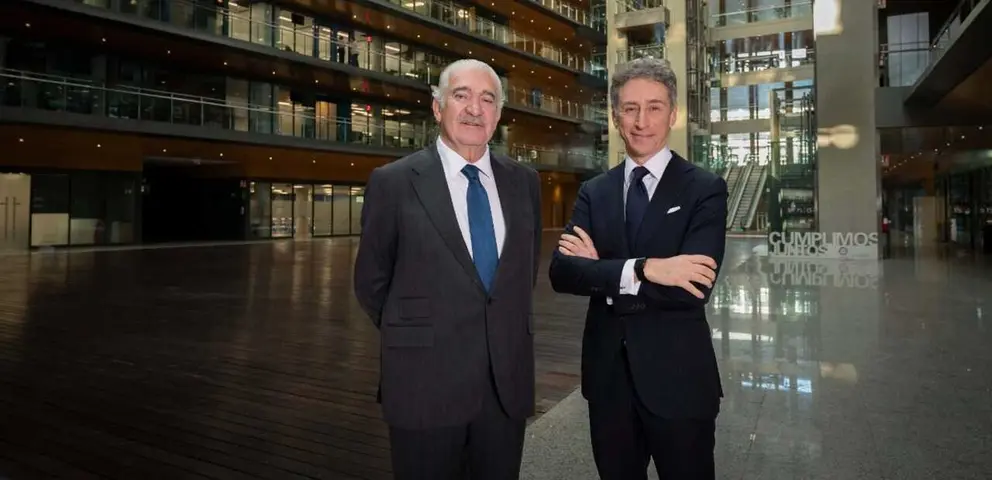 Jos&eacute; Bogas, consejero delegado de Endesa y Marco Palermo, director general econ&oacute;mico-financiero.