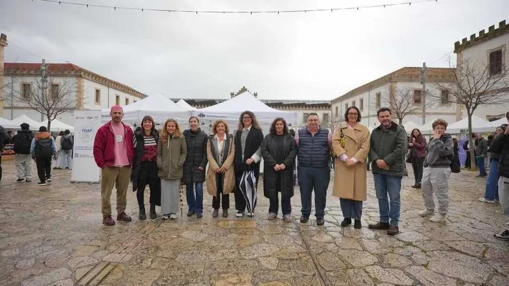 Foto de familia en la feria. (Ayuntamiento de Inca)