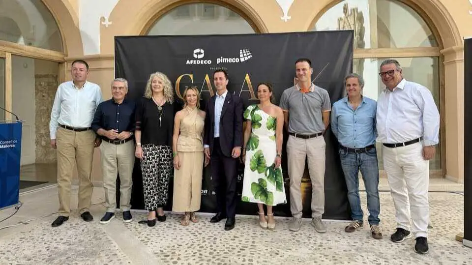 Foto de familia durante la presentaci&oacute;n. (PIMECO)