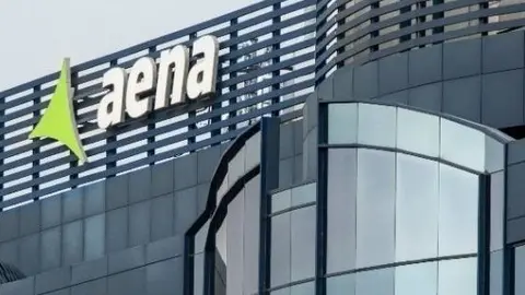 Aeropuertos y aerol&iacute;neas de todo el mundo, as&iacute; como empresas de todos  los sectores, se han visto afectados por el mismo incidente y trabajan de  forma conjunta para que el impacto en los pasajeros sea el menor posible