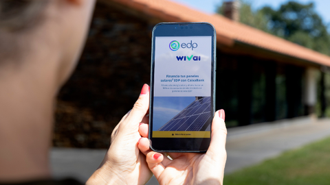 <p> Gracias a este acuerdo, CaixaBank y EDP aspiran a la puesta en marcha hasta 2025 de 100.000 instalaciones fotovoltaicas de autoconsumo. </p>
