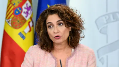 <p> La ministra de Hacienda, Mar&iacute;a Jes&uacute;s Montero (Archivo). </p>