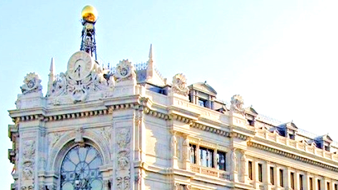  Esas alt&iacute;simas remuneraciones son las que contribuyen a explicar que Espa&ntilde;a fuera el segundo pa&iacute;s de la UE con la retribuci&oacute;n media m&aacute;s elevada entre los que recibieron m&aacute;s de un mill&oacute;n de euros (Archivo). 