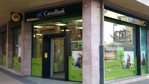  Los agricultores y ganaderos podr&aacute;n tramitar la PAC 2023, a partir del 1 de marzo, en las m&aacute;s de 1.501 oficinas rurales de CaixaBank. (Archivo) 