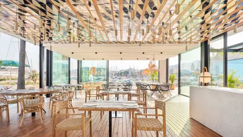 Nuevo restaurante del Club N&aacute;utico del Puerto de Pollen&ccedil;a. Foto: Antoni Perell&oacute;.