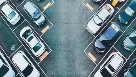  El DNI-Car permite a las autoridades conocer en tiempo real aquellos coches que hayan sido sustra&iacute;dos (Archivo). 