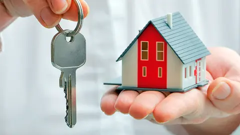  El capital prestado para comprar vivienda se situ&oacute; en 3.704,8 millones de euros (Archivo). 