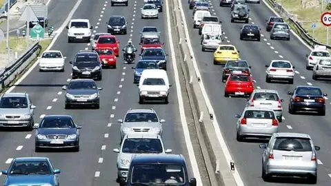  Para el conjunto de trabajadores contribuyentes de IRPF que utilicen el veh&iacute;culo para trabajar, las exenciones se aplicar&aacute;n permitiendo excluir de la declaraci&oacute;n del impuesto la cantidad resultante de multiplicar 0,26 euros por los kil&oacute;metros recorridos. (Archivo) 