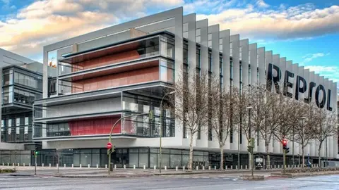  De acuerdo con su informe financiero, el resultado bruto de explotaci&oacute;n o ebitda cay&oacute; un 46,3% hasta los 4.303 millones de euros. 