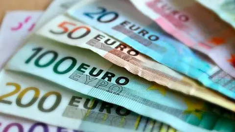  El tipo medio de la &uacute;ltima subasta igual a la que se celebrar&aacute; este martes fue del 3,599% en las letras de seis meses y del 3,775% en las de un a&ntilde;o, mientras que en las de tres y nueve meses fue del 3,5% y del 3,788%. (Archivo) 